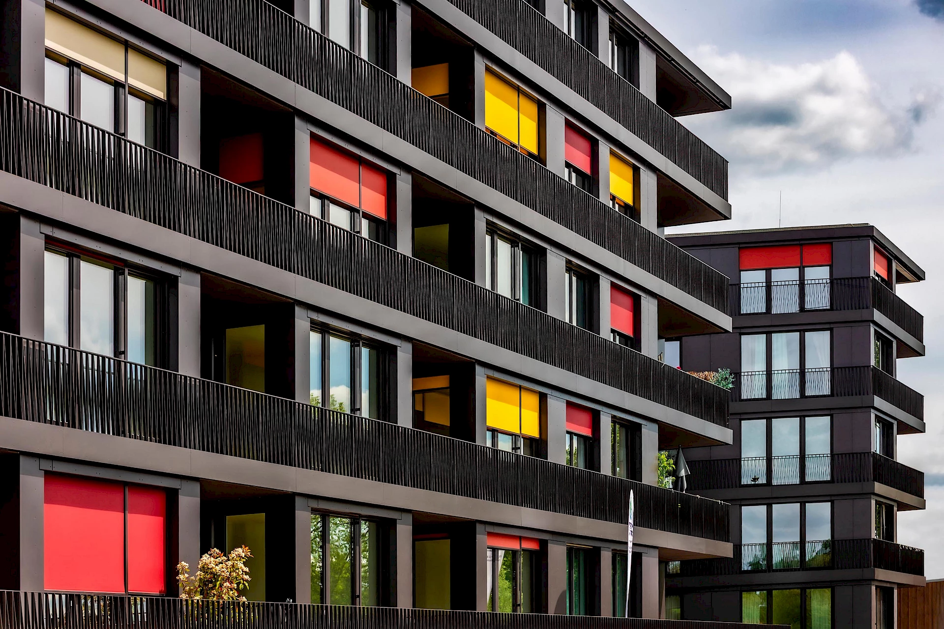 Fassade des Gebäudes der Wohnanlage Marina Garden in Dresden